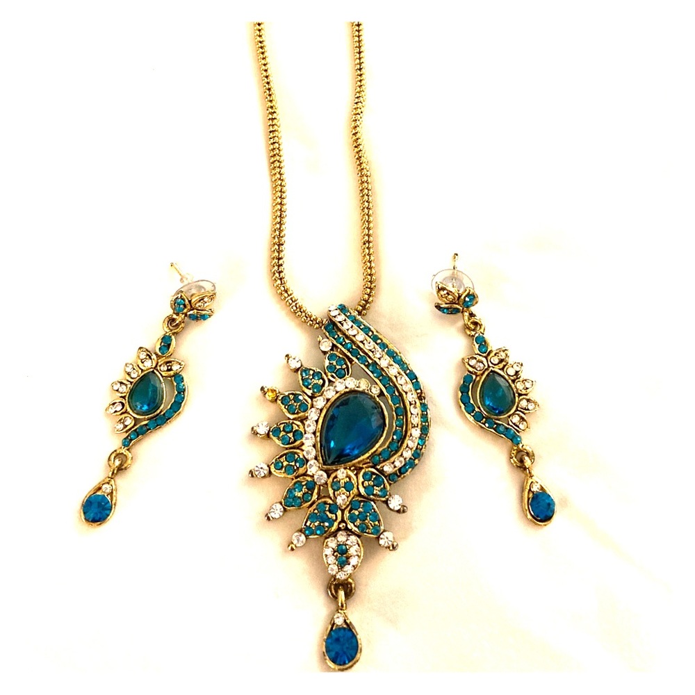 Earnings and matching necklace